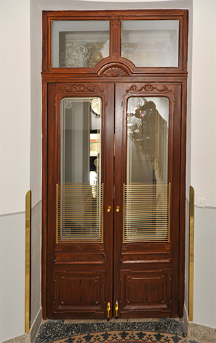 Dveře z foyer
