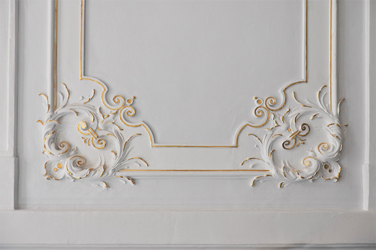 Detail stěny - malby ve foyer