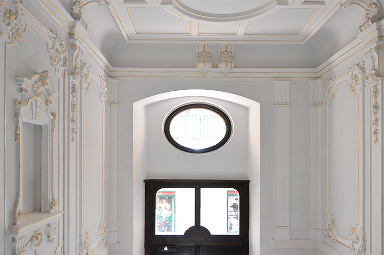 Malba ve foyer
