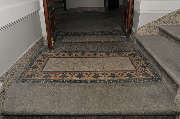 Podlaha ve foyer