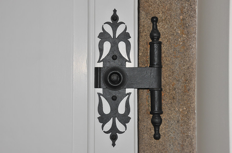 Detail pantu u hl. dveří